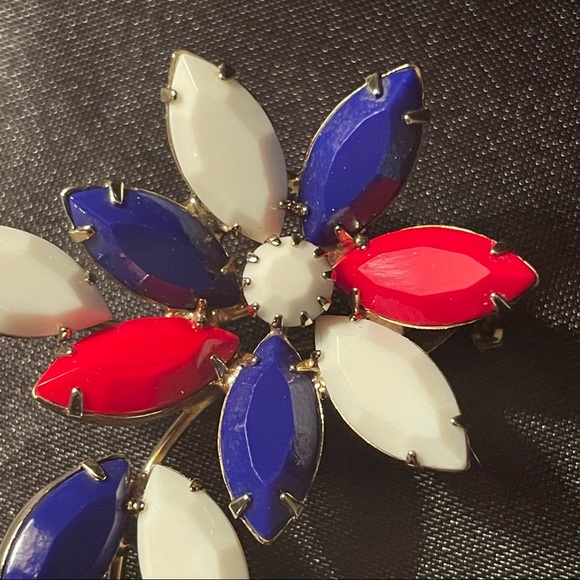 Vintage JULIANA D&E Large Patriotic Red White Blue Flower Leaf Brooch Pin - Picture 4 of 5